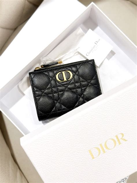 caro dahlia dior wallet.